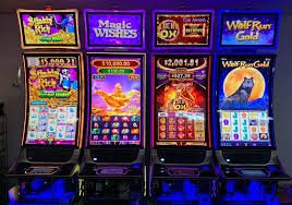 Antarmuka permainan slot games di menara368 menampilkan reel dan tombol spin
